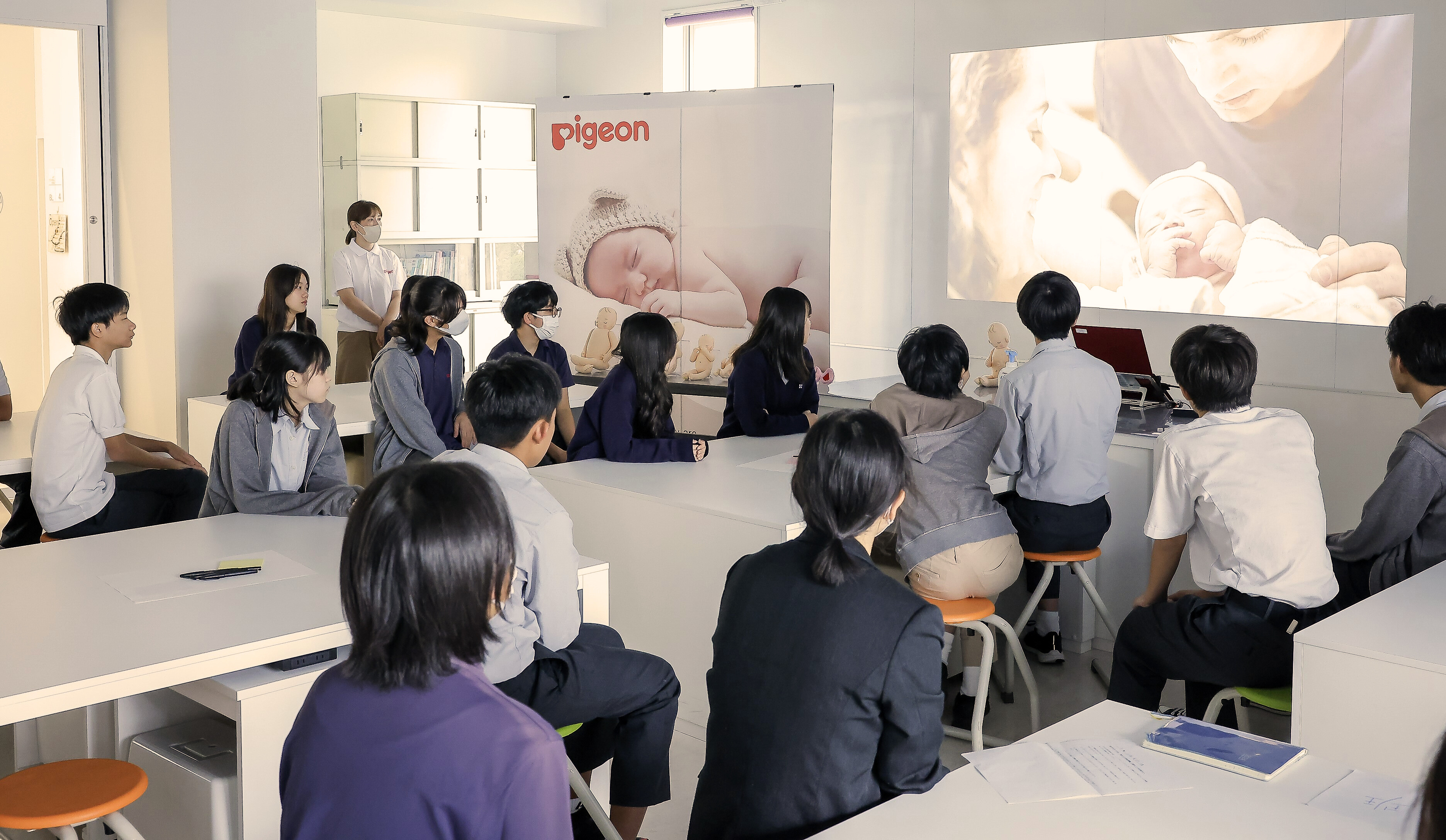 【赤ちゃんを知る授業】 ピジョン株式会社 の様子