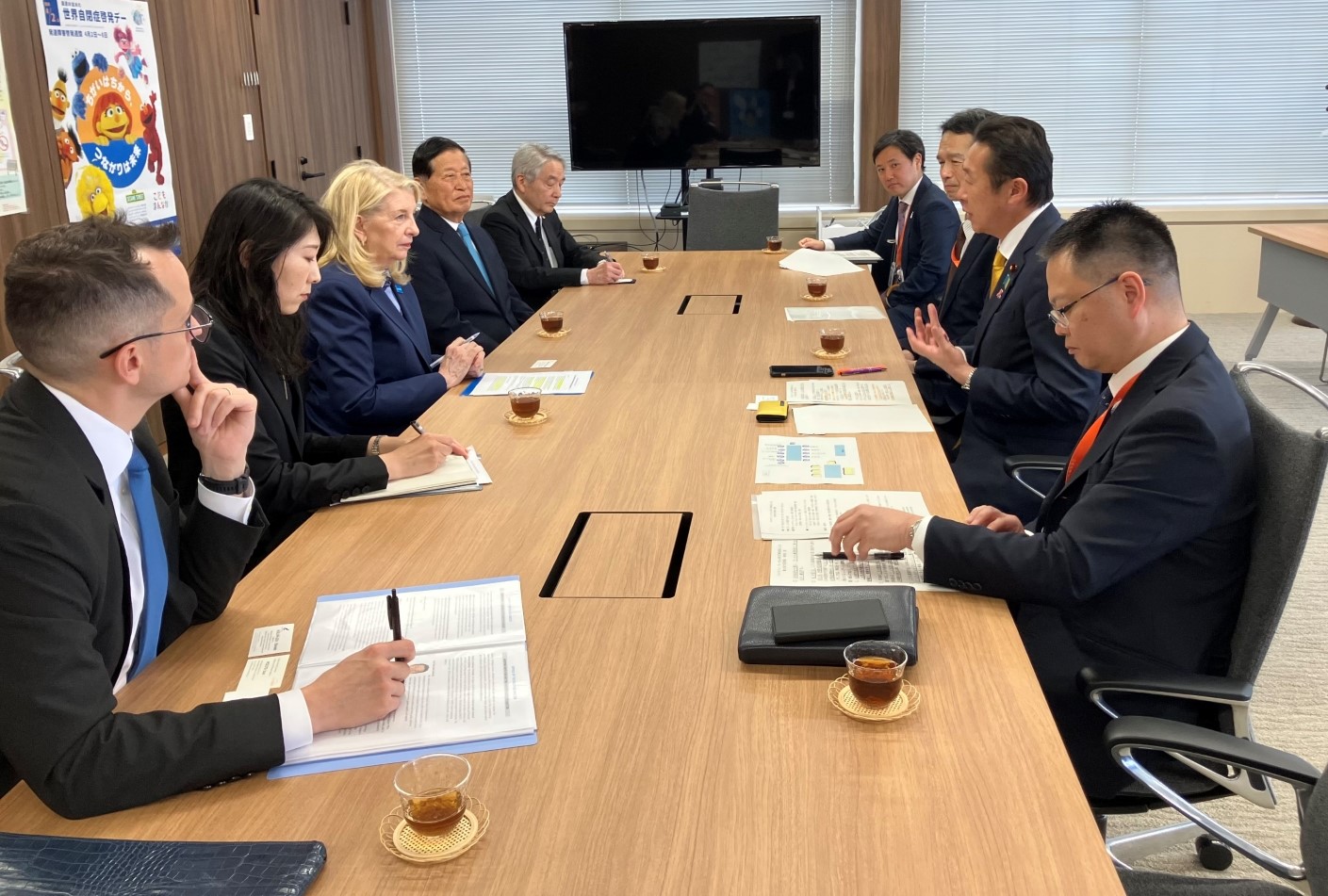 キャサリン・ラッセル ユニセフ事務局長と黄川田大臣ほか関係者との会議風景