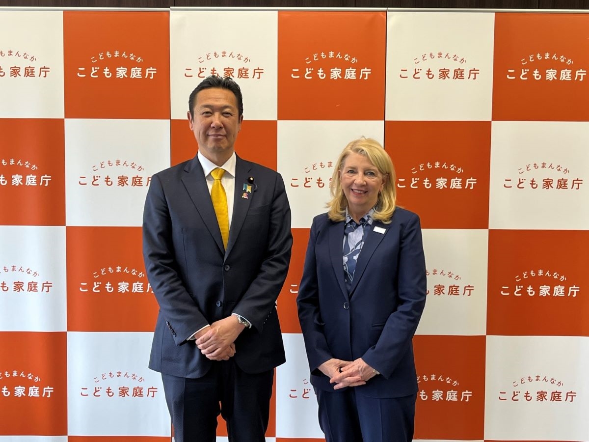 キャサリン・ラッセル ユニセフ事務局長と黄川田大臣が並んでいる写真