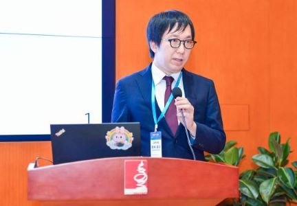 セッション１で発表した鈴木貴士国立社会保障・人口問題研究所研究員