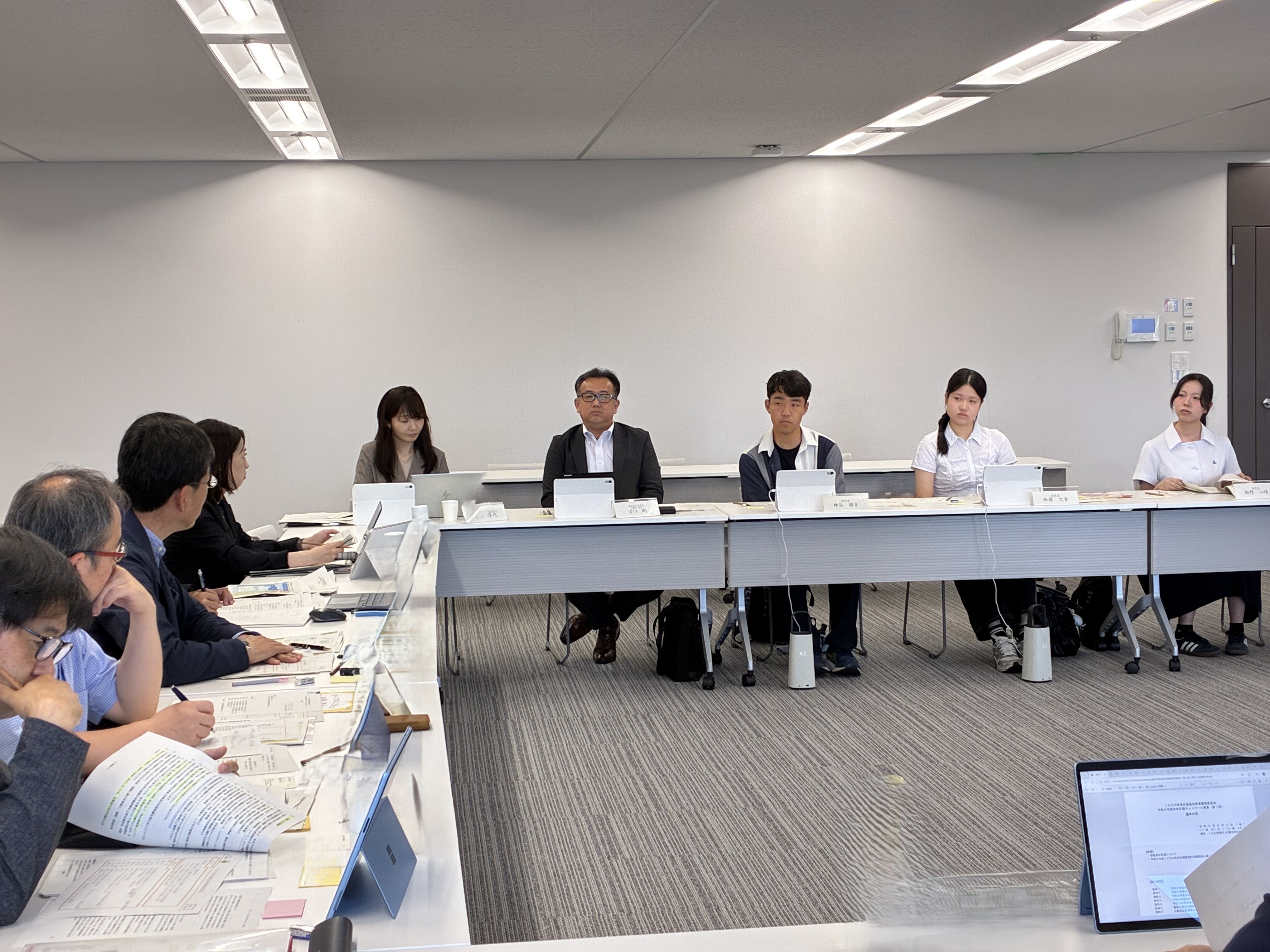 事業審査委員会の様子