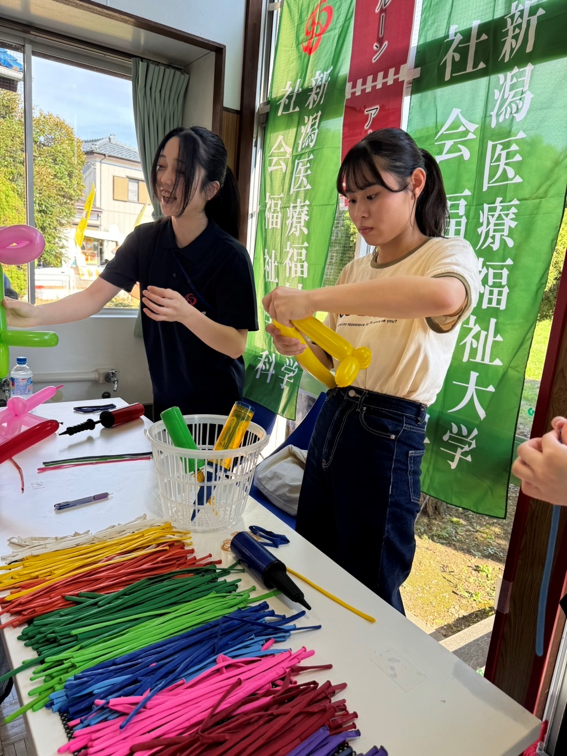 【出張★遊びのえんにち】　新潟医療福祉大学 社会福祉学科のバルンアート作成