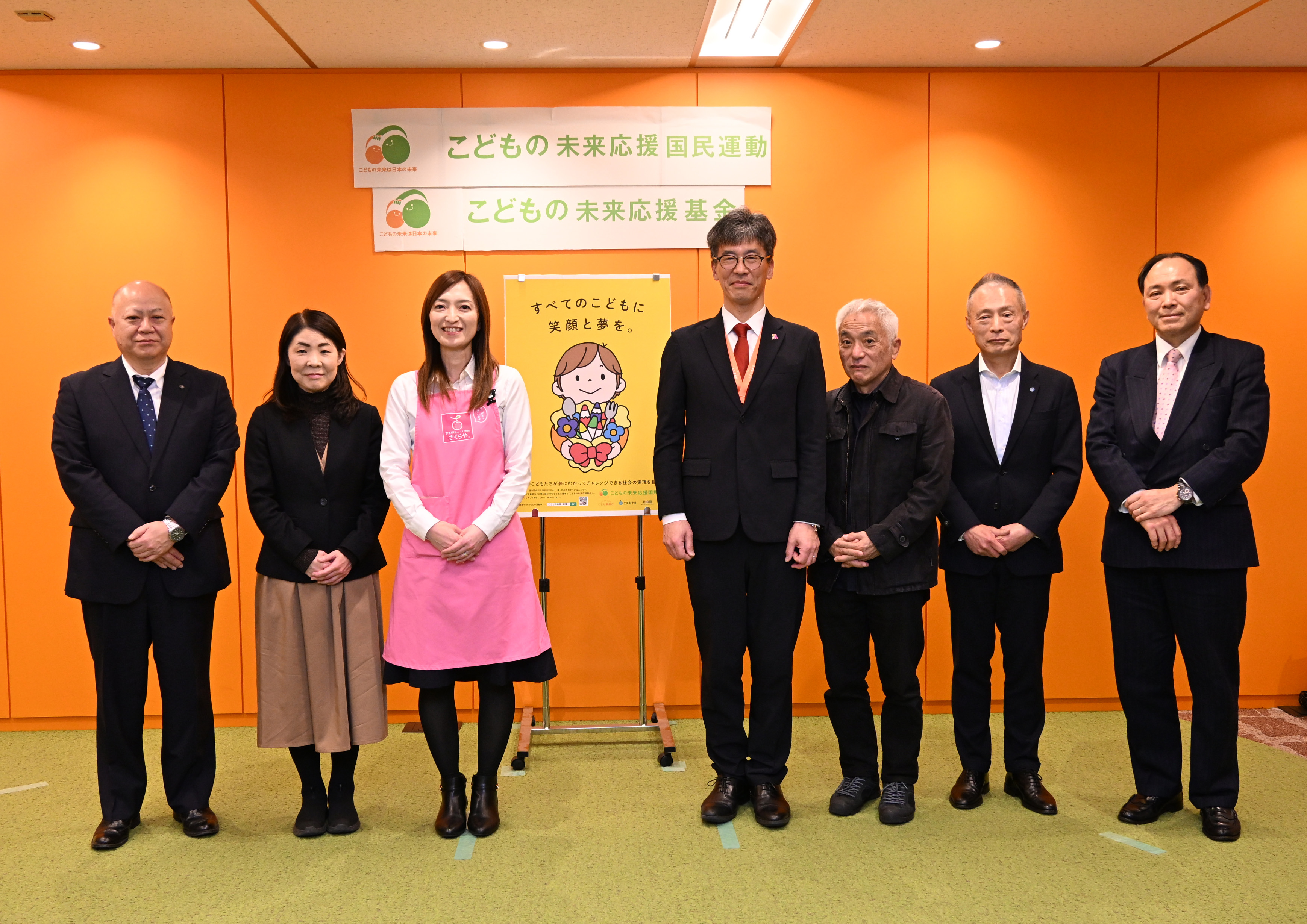 齊藤支援局長（右から４人目）と感謝状贈呈式にご出席いただいた企業の皆様